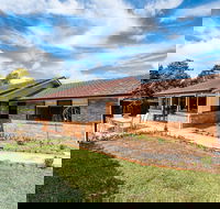 Hedge House- luxury space style location - Geraldton Accommodation