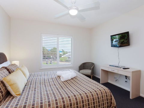 Oaks Pacific Blue 278 265 Sandy Point Road - Geraldton Accommodation 3