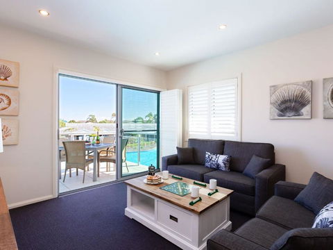 Oaks Pacific Blue 278 265 Sandy Point Road - Geraldton Accommodation 4