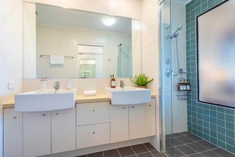 Maroochy River Inlet Views At Sebel Twin Waters Free Wifi & Parking 2 Cars - Geraldton Accommodation 2