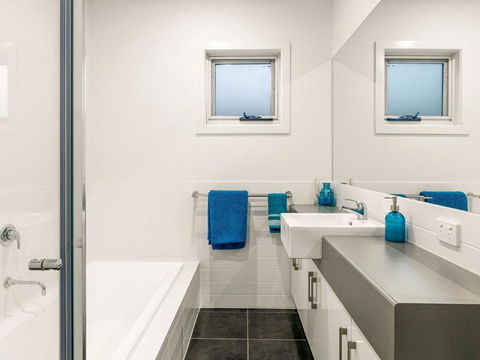 Swan Bay Views - Geraldton Accommodation 5