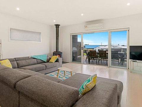 Swan Bay Views - Geraldton Accommodation 2