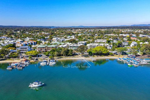 Panoramic River & Ocean Views Noosaville - Geraldton Accommodation 6