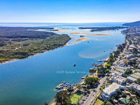 Panoramic River & Ocean Views Noosaville - Geraldton Accommodation 3