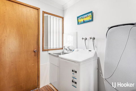 Cromarty Cottage 900m From Birubi Beach - Geraldton Accommodation 5