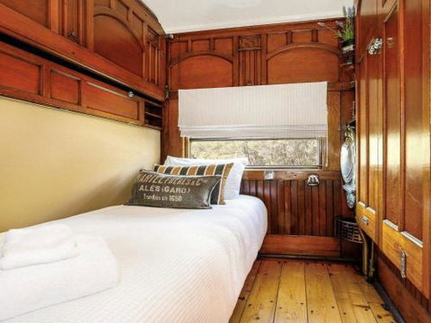 THE ANGAS CARRIAGE Alpine Southern Highlands 4pm Check Out On Sundays - Geraldton Accommodation 4