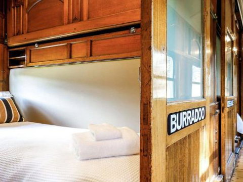 THE ANGAS CARRIAGE Alpine Southern Highlands 4pm Check Out On Sundays - Geraldton Accommodation 1