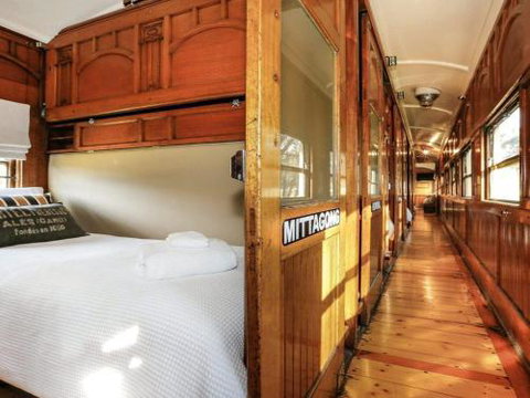 THE ANGAS CARRIAGE Alpine Southern Highlands 4pm Check Out On Sundays - Geraldton Accommodation 2