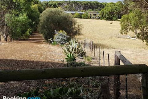 The Old Picnic Ground At Ironstone B & B - Geraldton Accommodation 5