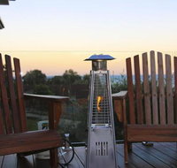 WHALE WATCH FOR FOUR Gerringong 4pm check out Sundays - Geraldton Accommodation