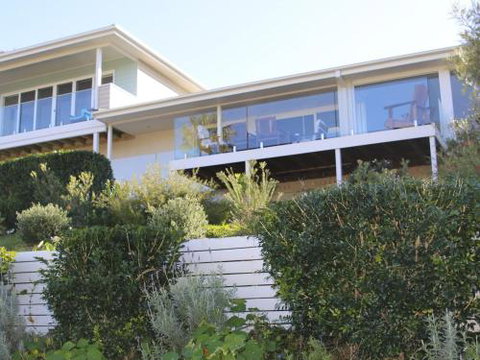 WHALE WATCH FOR FOUR Gerringong 4pm Check Out Sundays - Geraldton Accommodation 5