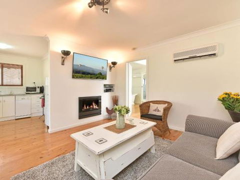 Olive Grove Villa 3 Suite With Large Bath - Geraldton Accommodation 1