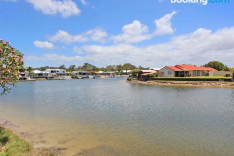 Schirrmann 56 Four Bedroom Home On Canal With Pool Pontoon Aircon & WiFi! - Geraldton Accommodation 3