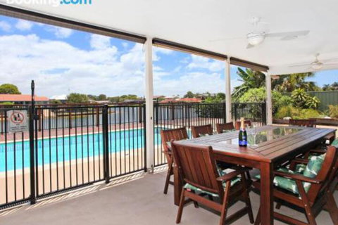 Schirrmann 56 Four Bedroom Home On Canal With Pool Pontoon Aircon & WiFi! - Geraldton Accommodation 1
