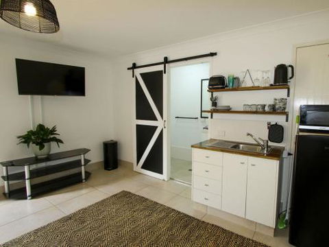 Studio 9 - Geraldton Accommodation 5