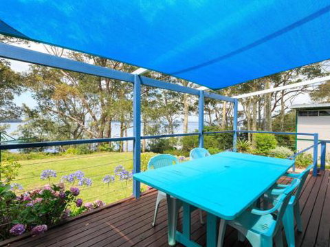 WIRANI On The WATER Sanctuary Point 4pm Check Out Sundays - Geraldton Accommodation 0