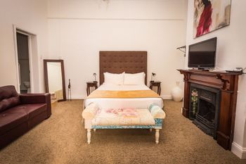 Spooky Hall Motel - Geraldton Accommodation 1