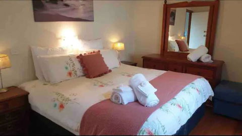 Home Near Shops & Beach - Geraldton Accommodation 1