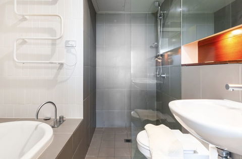 Bellevue Hill Designer - Geraldton Accommodation 5