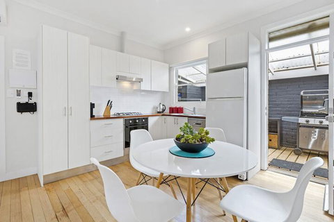 AMORE - Geraldton Accommodation 4