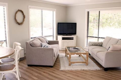 Charlottes Honor River & Golf Cottage - Geraldton Accommodation 0