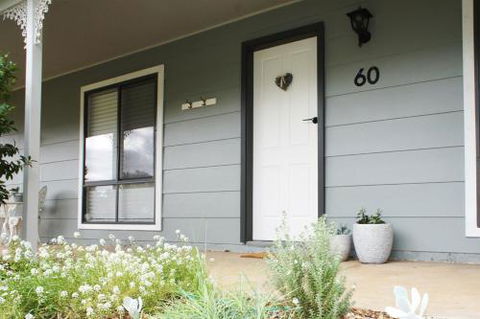 Charlottes Honor River & Golf Cottage - Geraldton Accommodation 2