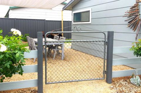 Charlottes Honor River & Golf Cottage - Geraldton Accommodation 1