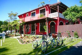 Beaches Of Byron - Geraldton Accommodation 0