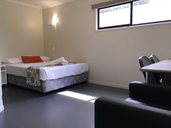 Beaches Of Byron - Geraldton Accommodation 2