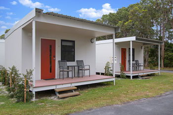 Beaches Of Byron - Geraldton Accommodation 1