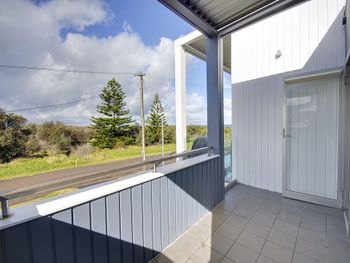 Boat Harbour Holiday 10 Noamunga Street - Geraldton Accommodation 1