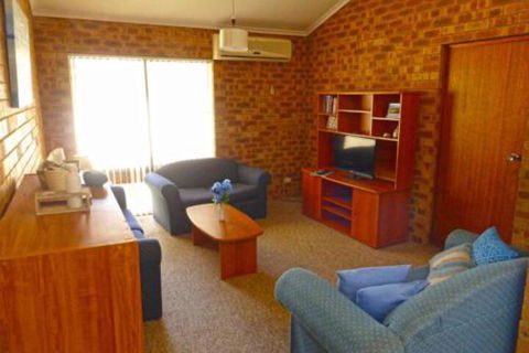 Dolphins Delight At Culburra Beach - Geraldton Accommodation 0