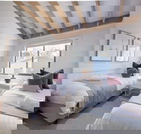 Discobulous 7 - Geraldton Accommodation