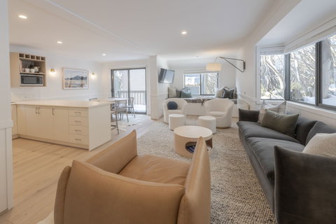 Discobulous 7 - Geraldton Accommodation 2