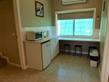 Mad On Bright - Geraldton Accommodation 6