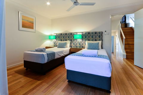 Shoreline 31 Renovated Upmarket 2 Bedrooms Ocean View Near Marina With Golf Buggy - Geraldton Accommodation 5