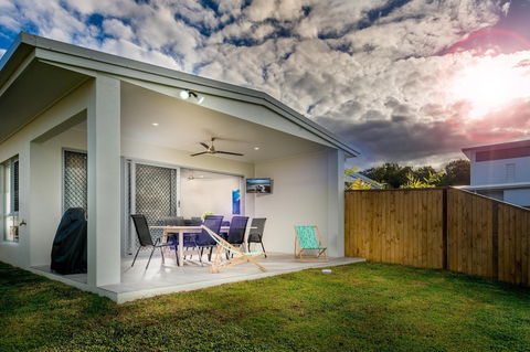 Blue Lagoon Villa B - Geraldton Accommodation 1