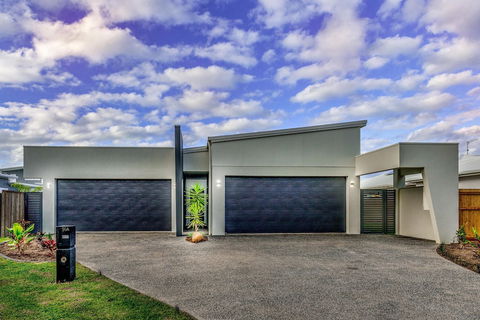 Blue Lagoon Villa B - Geraldton Accommodation 0