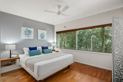 Poolside Alamanda Beachfront Resort 88 - Geraldton Accommodation 2
