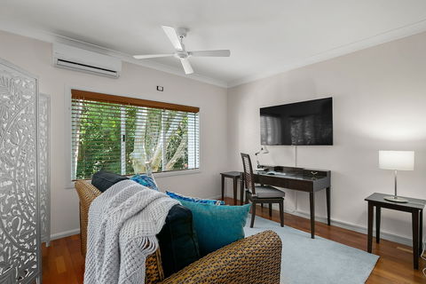 Poolside Alamanda Beachfront Resort 88 - Geraldton Accommodation 4