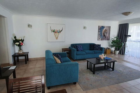 Surfers Chalet - Geraldton Accommodation 5