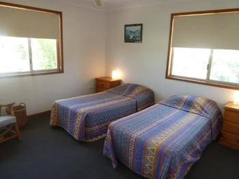 Sails Beach House Apartments Pottsville Beach - Geraldton Accommodation 2