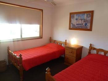 Sails Beach House Apartments Pottsville Beach - Geraldton Accommodation 4