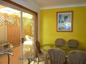 Sails Beach House Apartments Pottsville Beach - Geraldton Accommodation 3