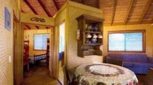 Straddie Bungalows - Geraldton Accommodation 1