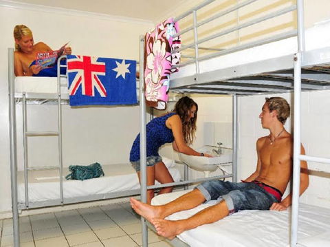 Flying Monkey Backpackers - Geraldton Accommodation 0