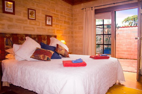 Dees Villa Bed & Breakfast - Geraldton Accommodation 2