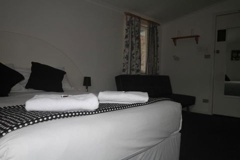 Black Bear Inn - Geraldton Accommodation 6