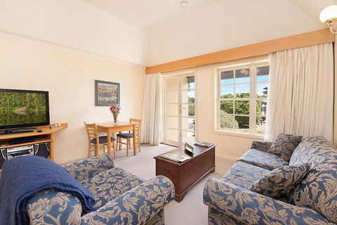 Vineyard Cottages - Geraldton Accommodation 2