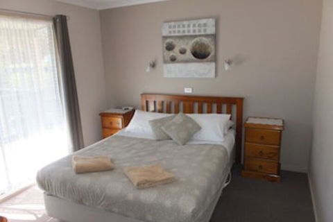 Lakes Entrance Country Cottages - Geraldton Accommodation 0